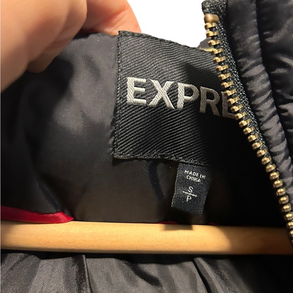 EXPRESS Women's Black Quilted Down Hooded Puffer Coat With Faux Fur Hood-SMALL - Picture 6 of 10